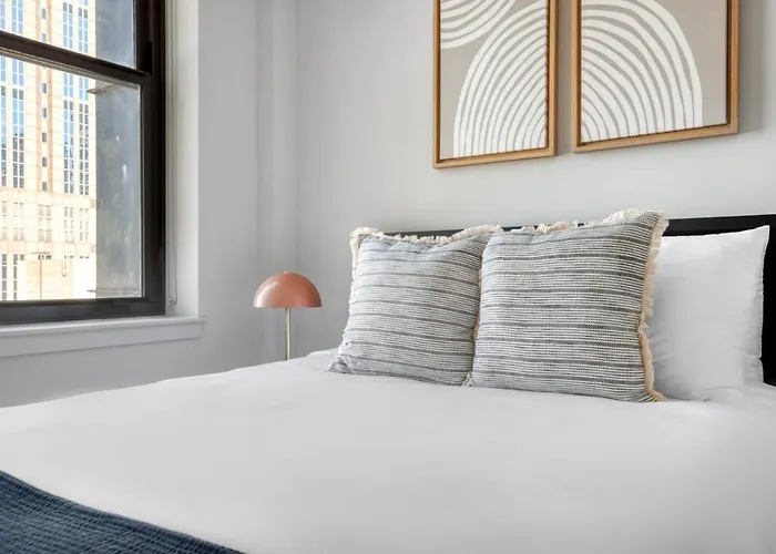 Loop 1br W Lounge Gym Roof Nr L Chi-692 * Chicago